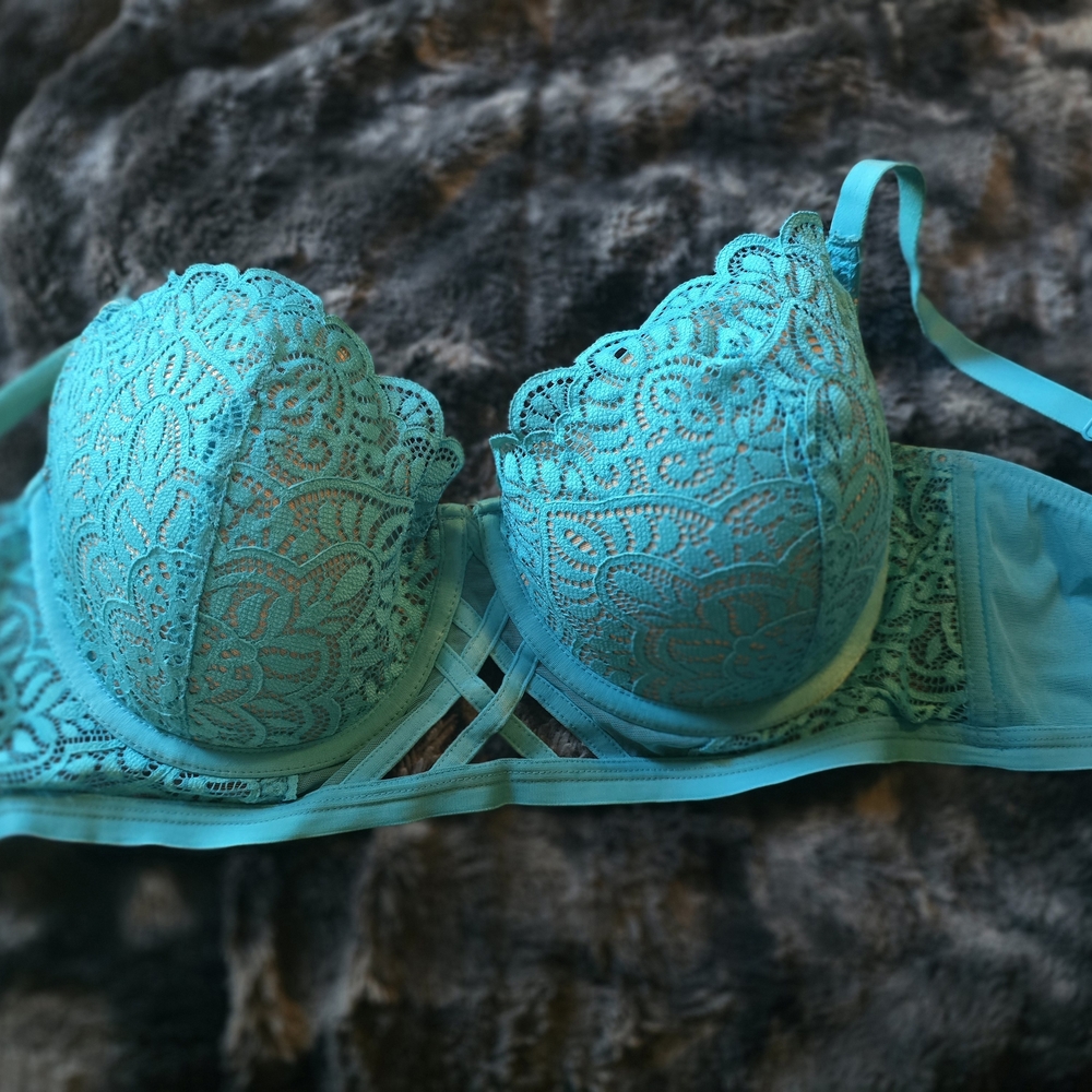 Elegant Lace Underwire Bra in Turquoise